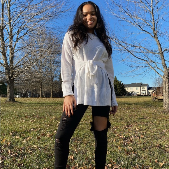 Winter Must Have: Tie front white sweater - Picture 4 of 6